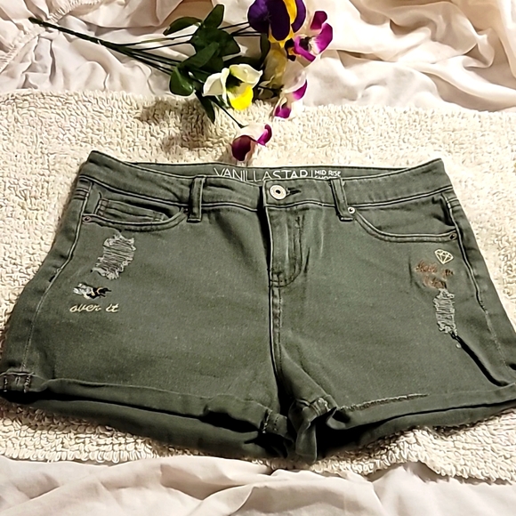 Vanilla Star Pants - OLIVE DENIM EMBROIDERED MID RISE STRETCH SHORT BEE DETAIL